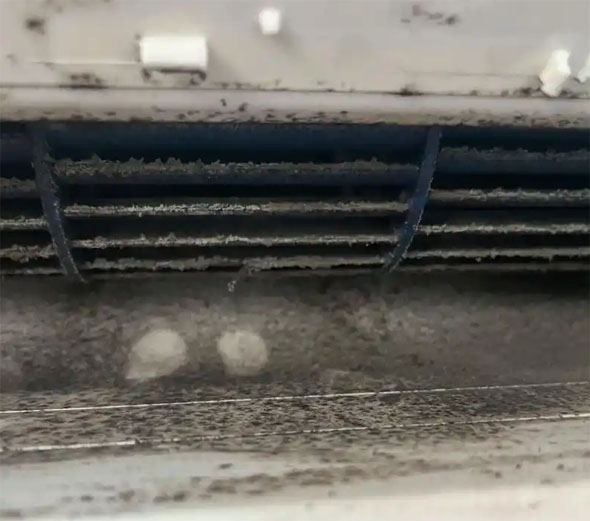 金川空调吹的风有股烧焦味是怎么回事